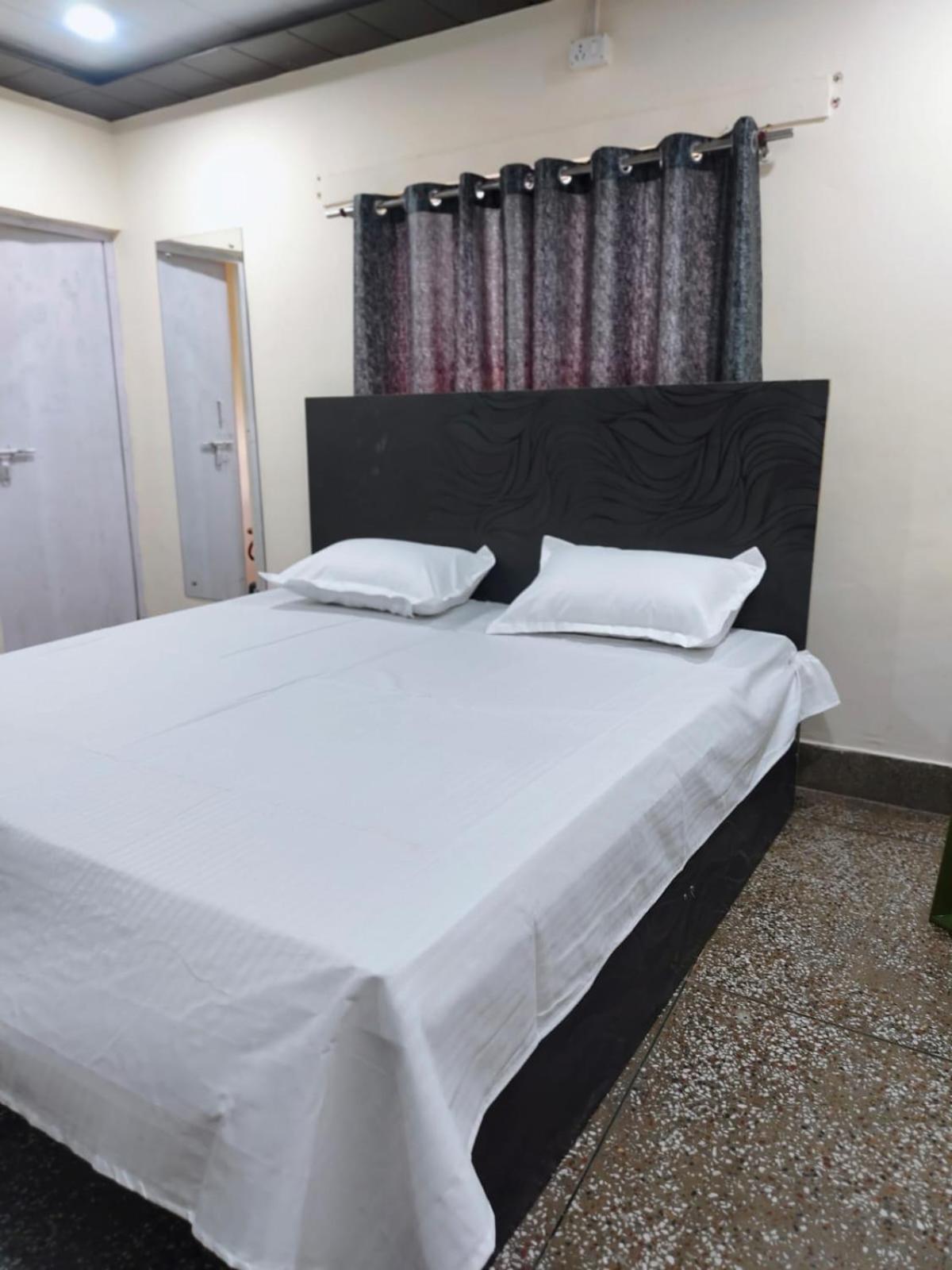 Hotel Crystal Dreams Mathura Zewnętrze zdjęcie