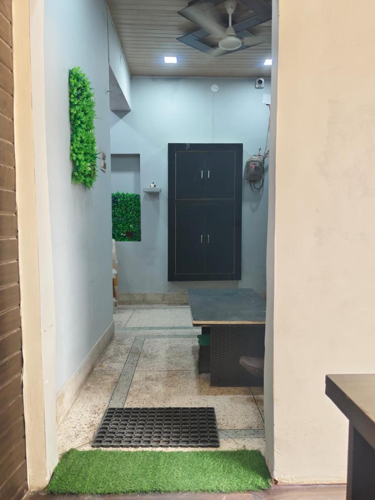 Hotel Crystal Dreams Mathura Zewnętrze zdjęcie
